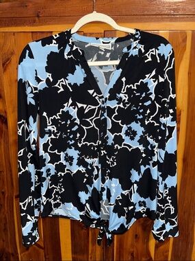 Dana Buchman Black & Light Blue Floral Button-Front Tie-Hem Top